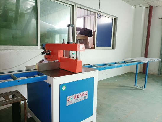 自動化鋁材裁切機(jī)